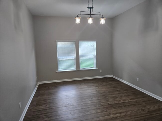 Formal dining room - 204 Balvenie Dr