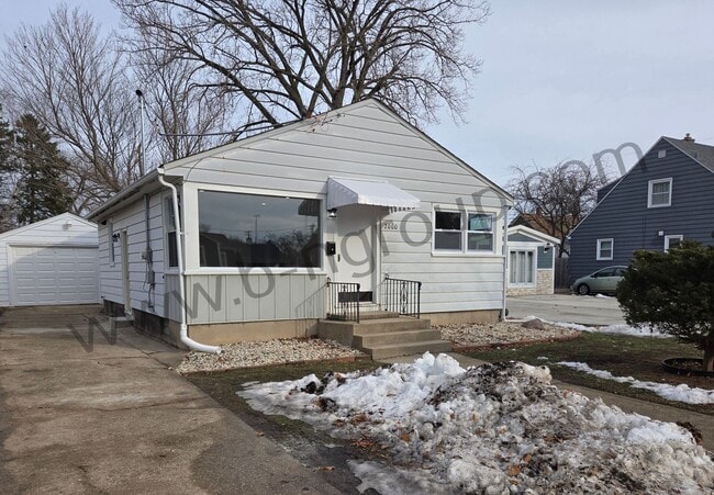 Building Photo - Newly Updated!