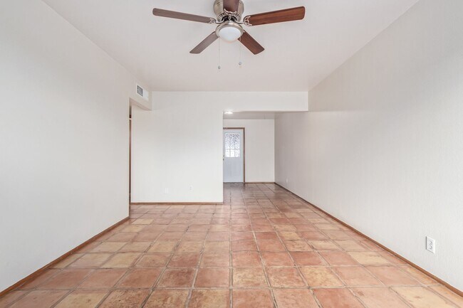 Photo - 7153 N 57th Dr Unit 3