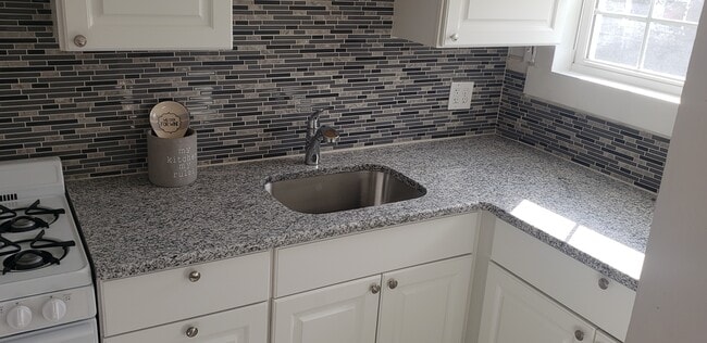 Building Photo - 1932 Magellan Ave Unit Apt B