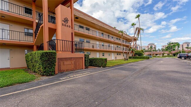5020 Brittany Dr S Unit 125
