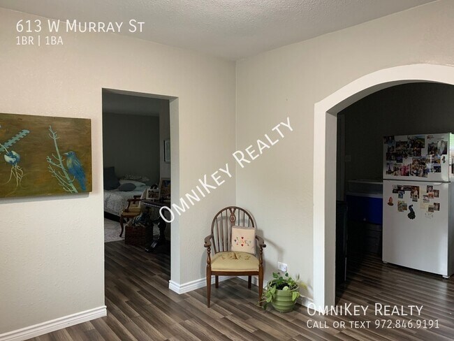 Photo - 613 W Murray St