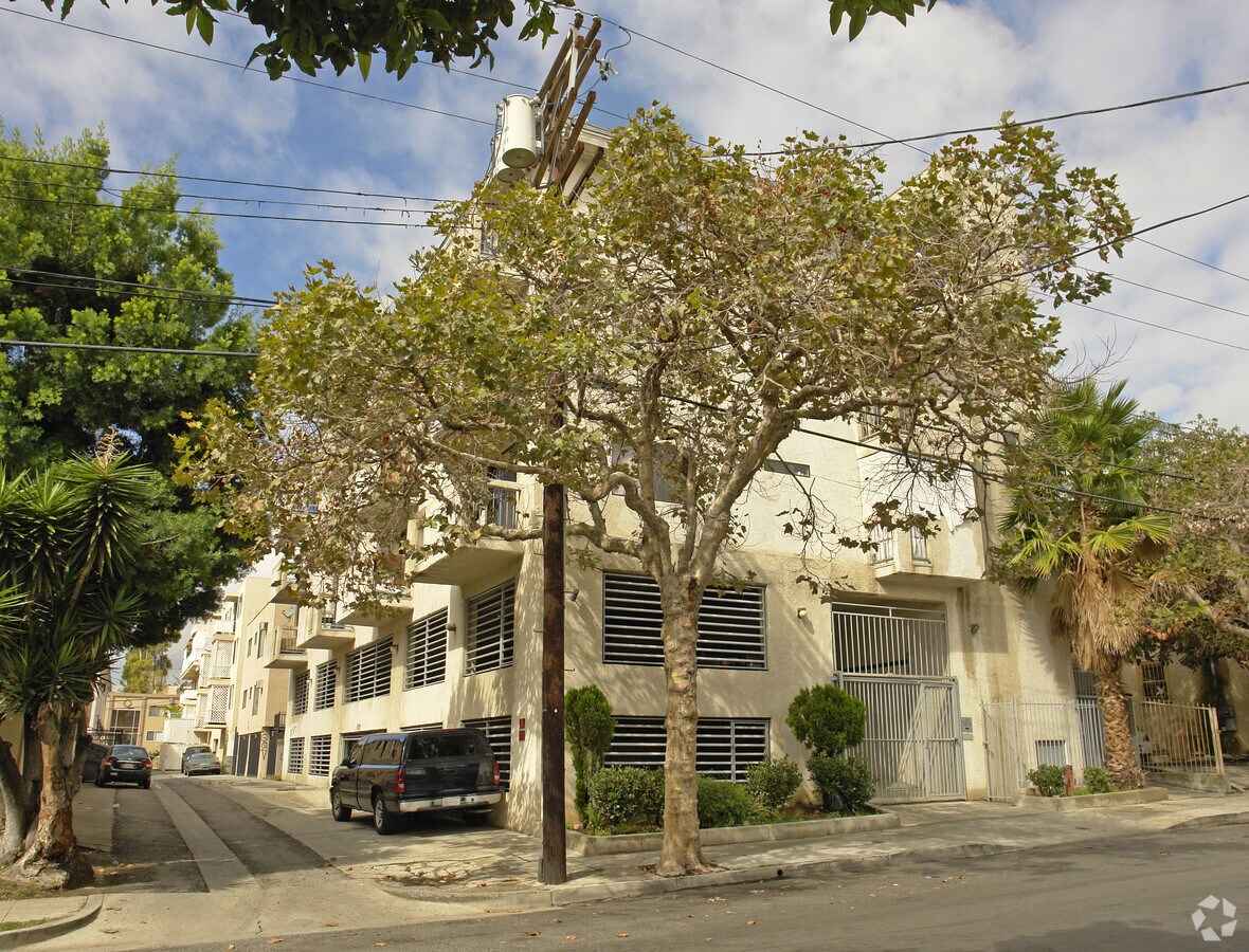7158 Hawthorn Avenue - 7158 Hawthorn Ave Apartments