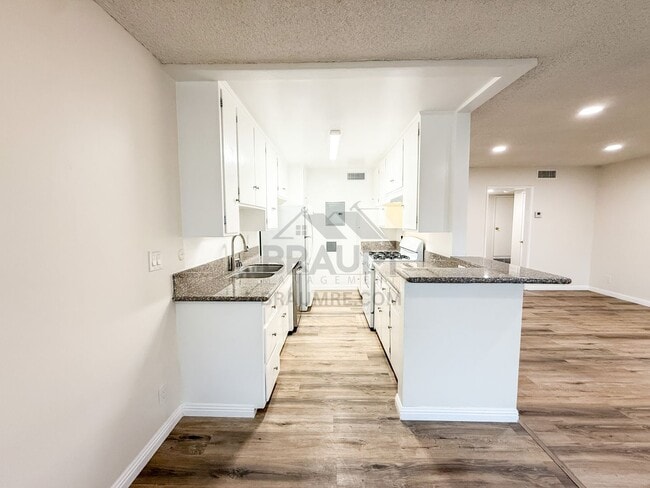 Photo - 6039 Whitsett Ave Unidad 205