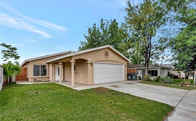 Frente de la casa - 3455 Dwight Ave Unidad Master Bedroom