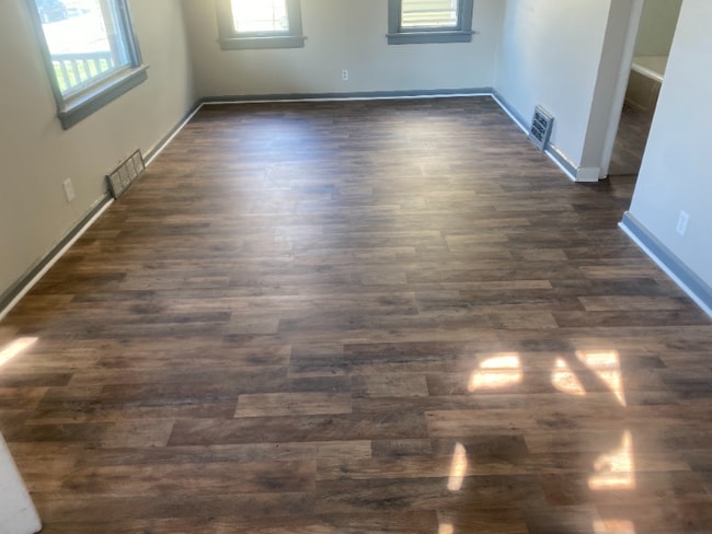 Photo - 6104 Northcliff Ave