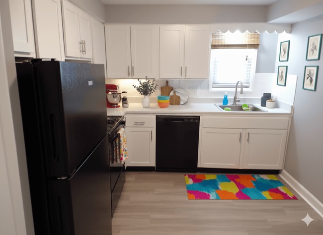 Photo - Colonial Court Apartments