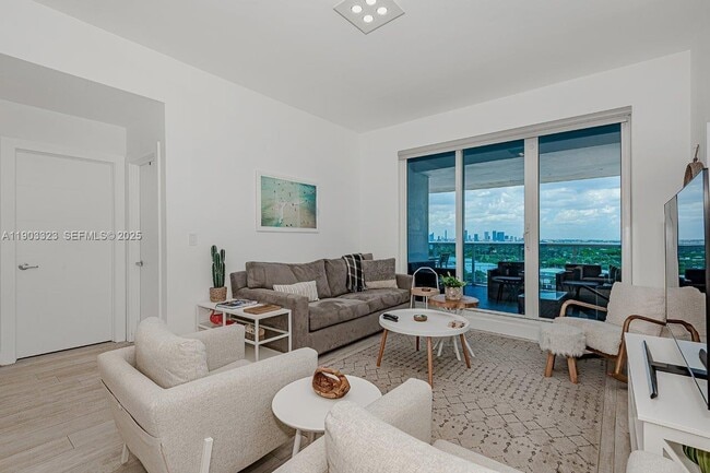 2301 Collins Ave Unit PH21