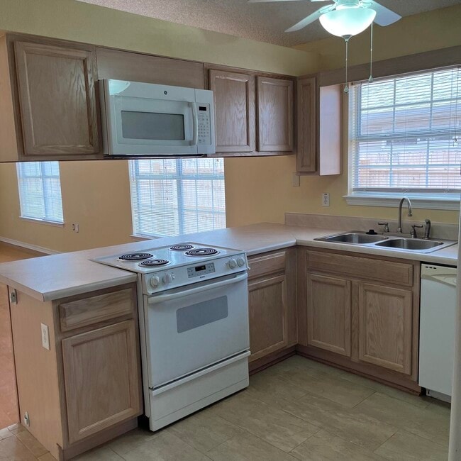 Photo - 5575 Meadow Creek Pl