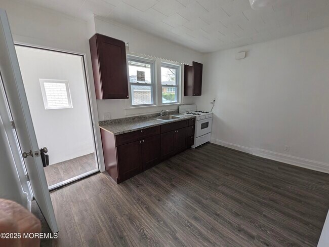 121 Kossuth St Unit 1