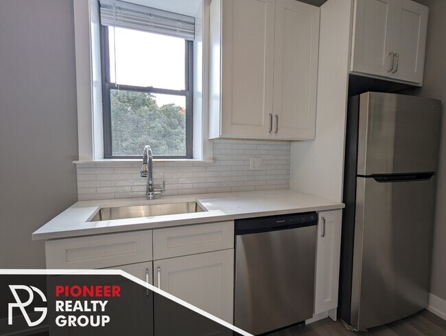 Photo - 3939 N Janssen Ave Unit 2