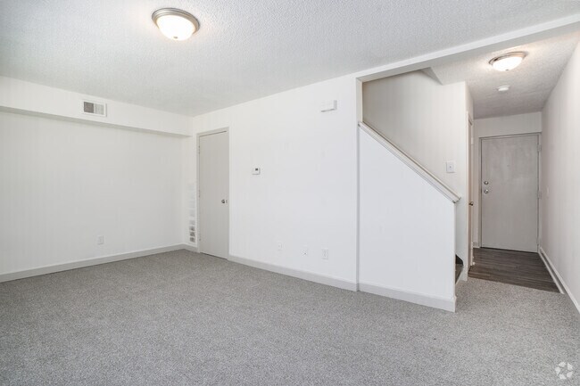 3BR, 1BA - 1,003SF - Living Room