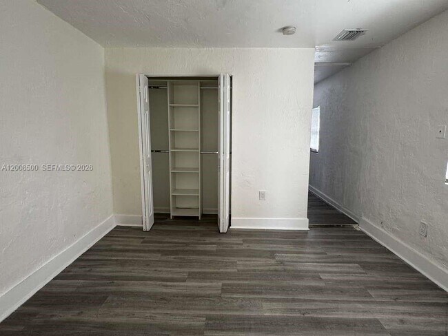 Photo - 1121 NW 40th St Unit 1