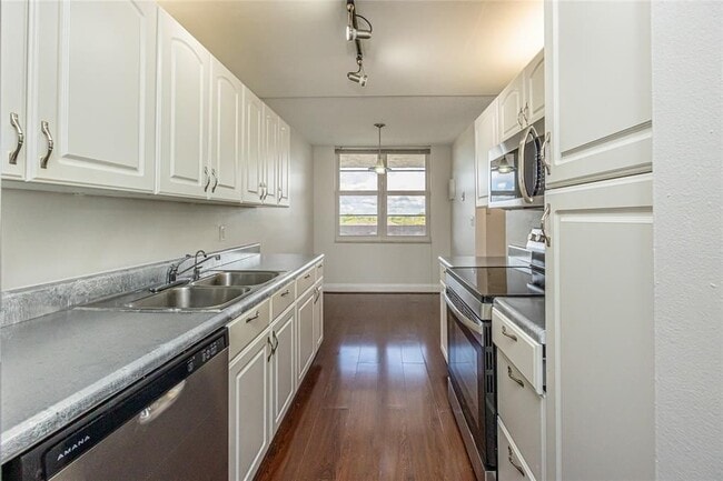 Photo - 250 Jacaranda Dr