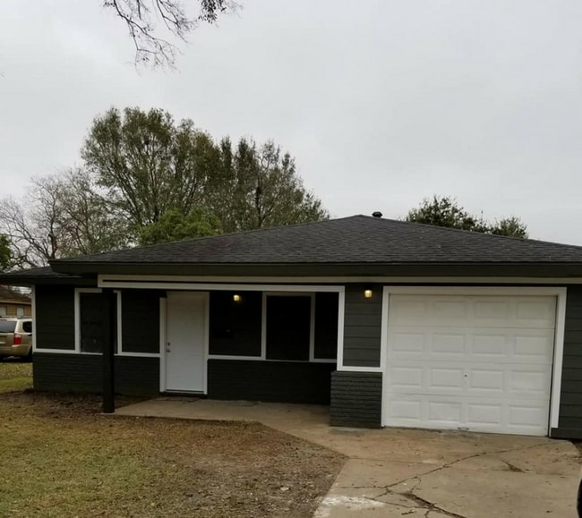 Building Photo - NISD Home
