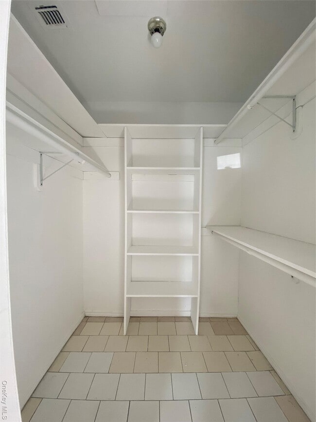 Photo - 355 Bayville Ave