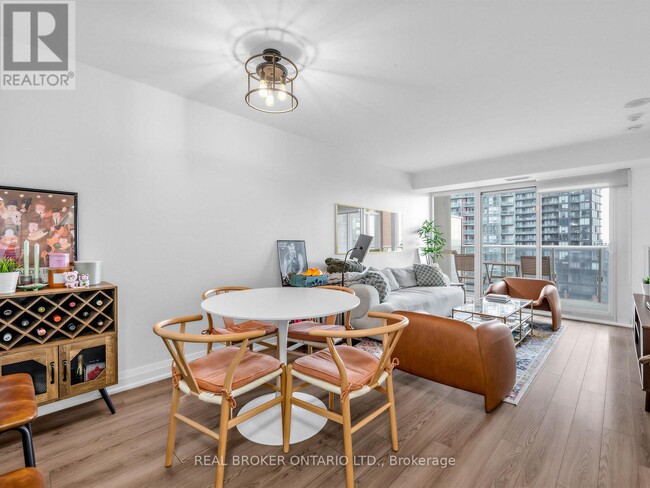 Photo - 125 Western Battery Rd Unité 1209