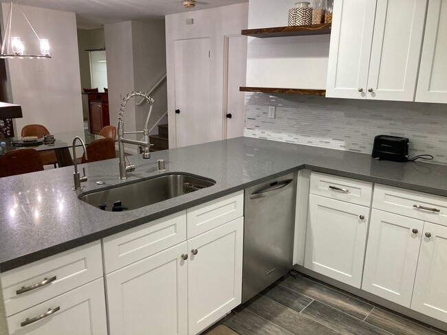 Photo - Beachside Furnished Retreat! Remodeled 2BD/2BA Condo Steps from the Sand! Unidad 28