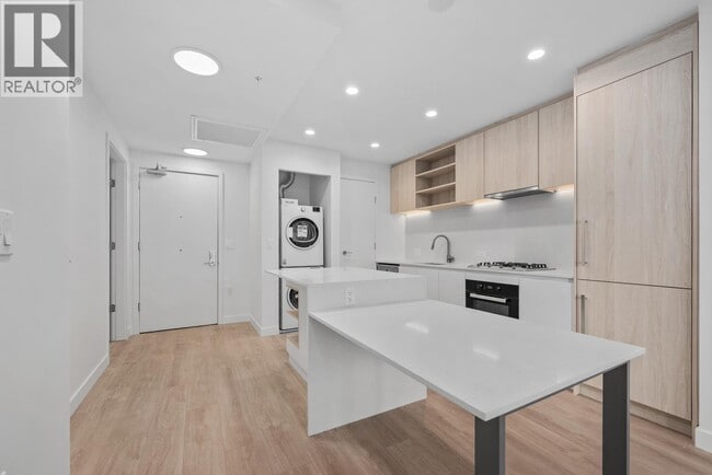 Photo - 1981 Macdonald St Unit 406