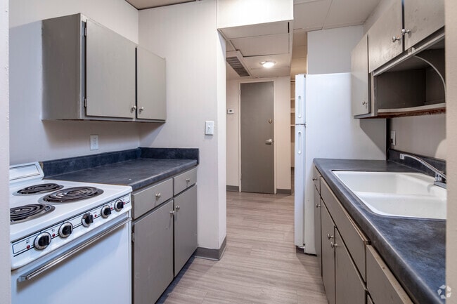 1BR, 1BA 622 SF