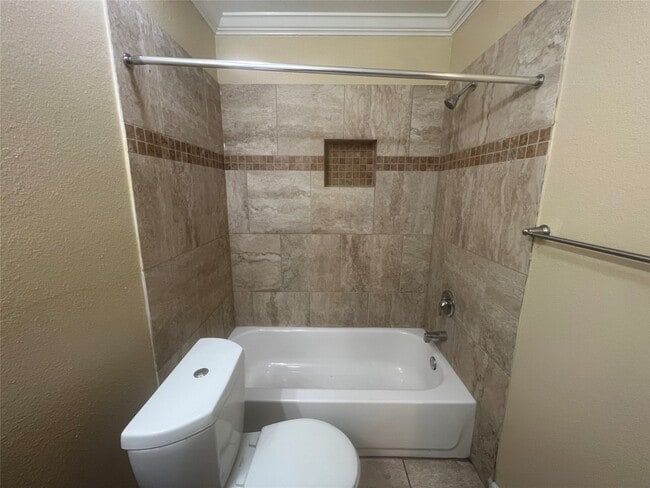 Building Photo - 10110 Westview Dr Unit 2011