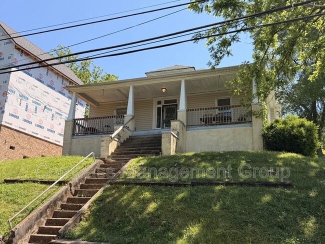 Photo - 1204 Valley Dr SW