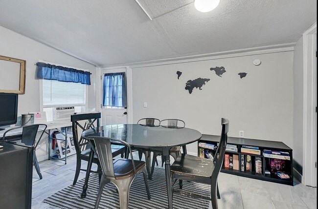 Photo - 42 Penway St