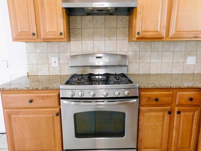 Photo - 1045 Oxford Ave