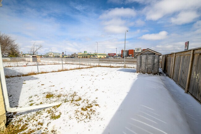 Photo - 9805-992A 92a St Unit 9805 - 92A St