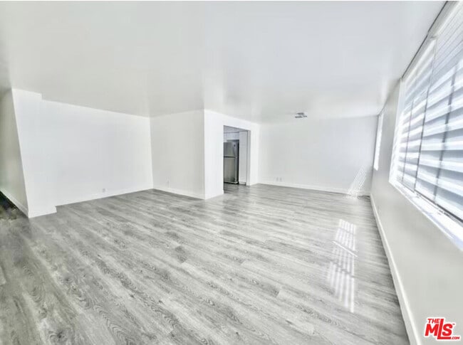 Photo - 468 S Roxbury Dr Unidad 103