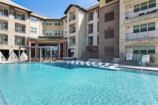 Resort-Style Swimming Pool at Discovery Park, Denton TX | Relax and Unwind - Discovery Park Rental