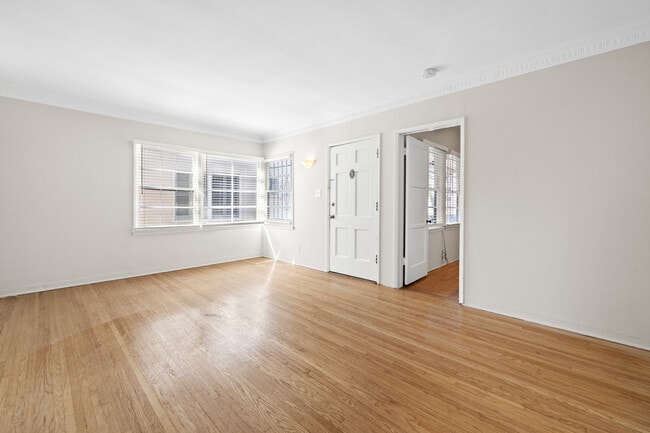 Photo - 458 N Gardner St