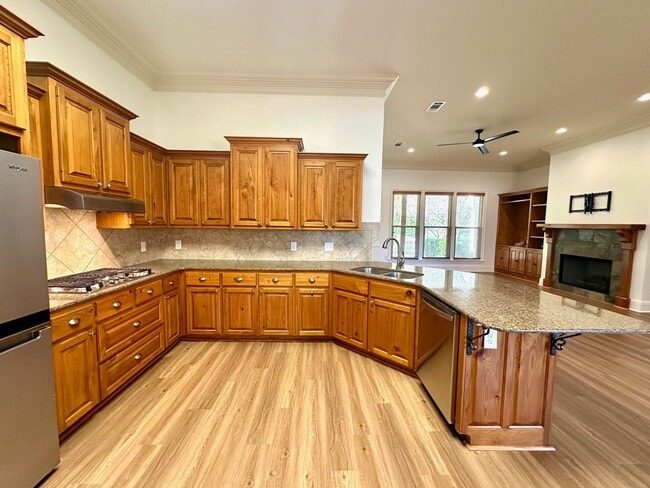 Photo - 10723 Hillbrook Ave