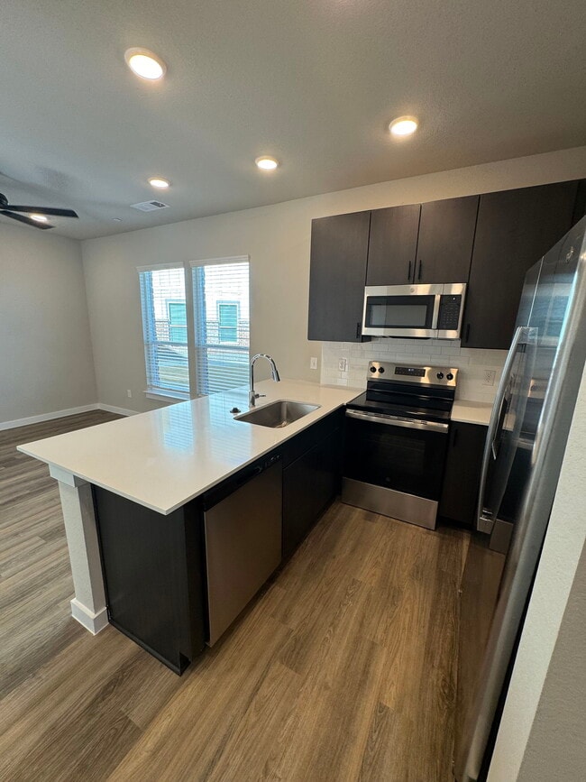 Photo - 200 White Water Dr Unidad 817