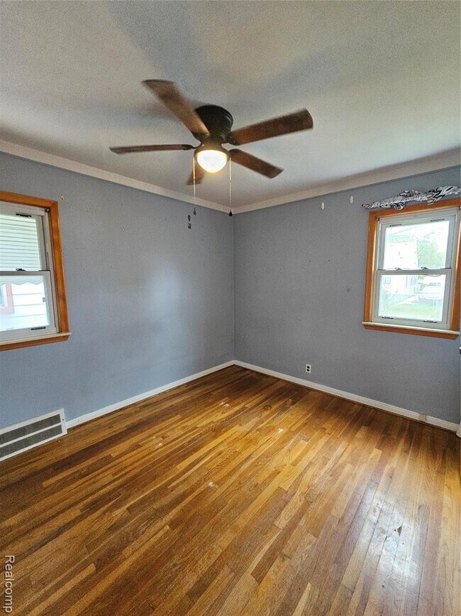 Photo - 736 Garfield Ave