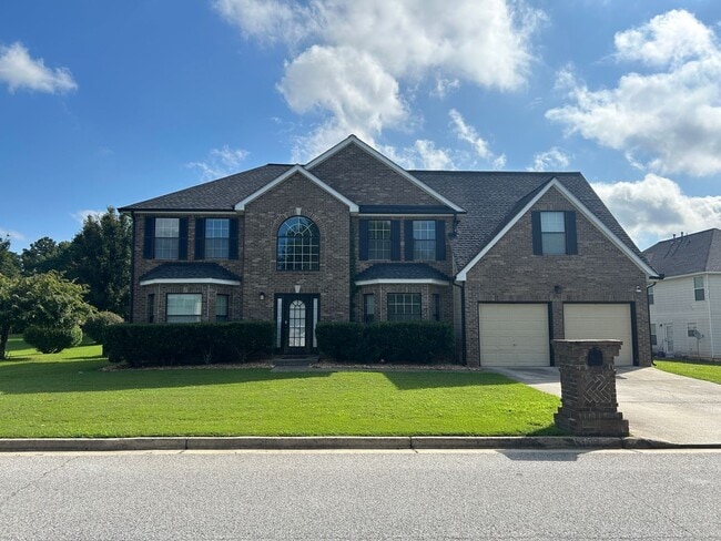 Building Photo - Welcome home to this stunning 5 bedroom 3 ...