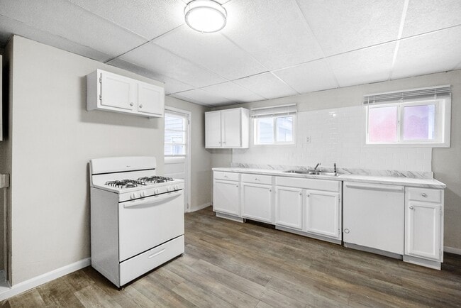 Building Photo - 1534 5th Ave