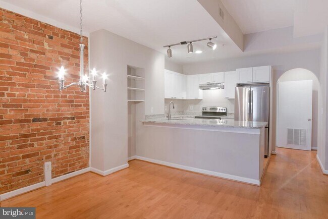 Building Photo - 1352 Kenyon St NW Rental