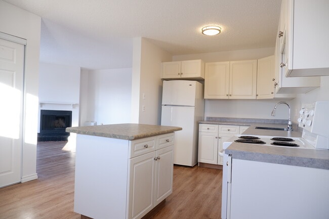 Photo - 2921 Harding St Unit 206