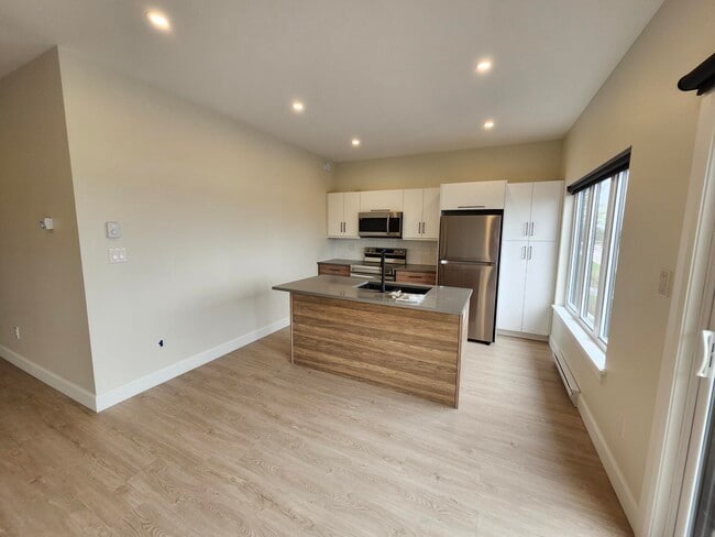 Photo - 180 Hillsborough Rd Unit 205