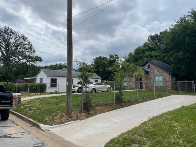 Photo - 2104 W Robbins St