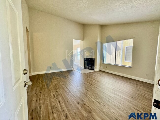 Photo - 1311 W Century Blvd Unidad 25