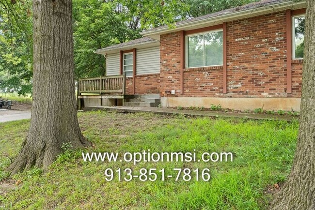 Photo - Very Spacious and ready for immediate move-in!!