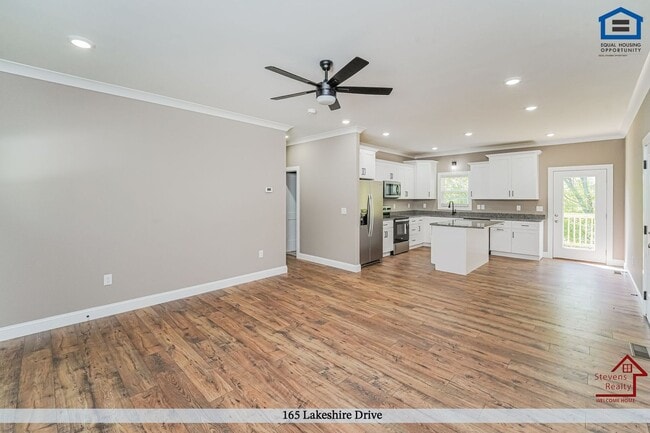 165 Lakeshire Dr