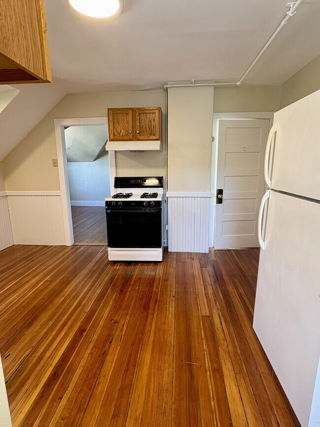 137 Whitwell St Unit 3