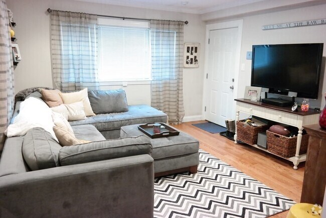 Building Photo - 50 Chappie St Unit 1 Rental