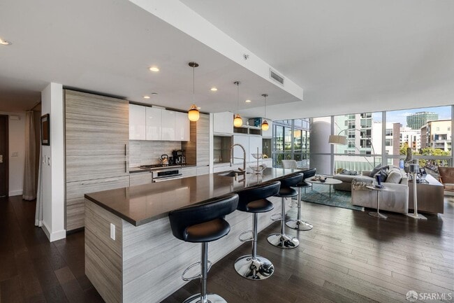 Photo - 708 Long Bridge St