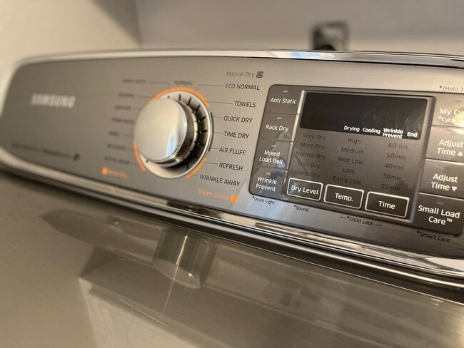 Photo - 4 bedroom, 2 bath - One story rental in Kingwood