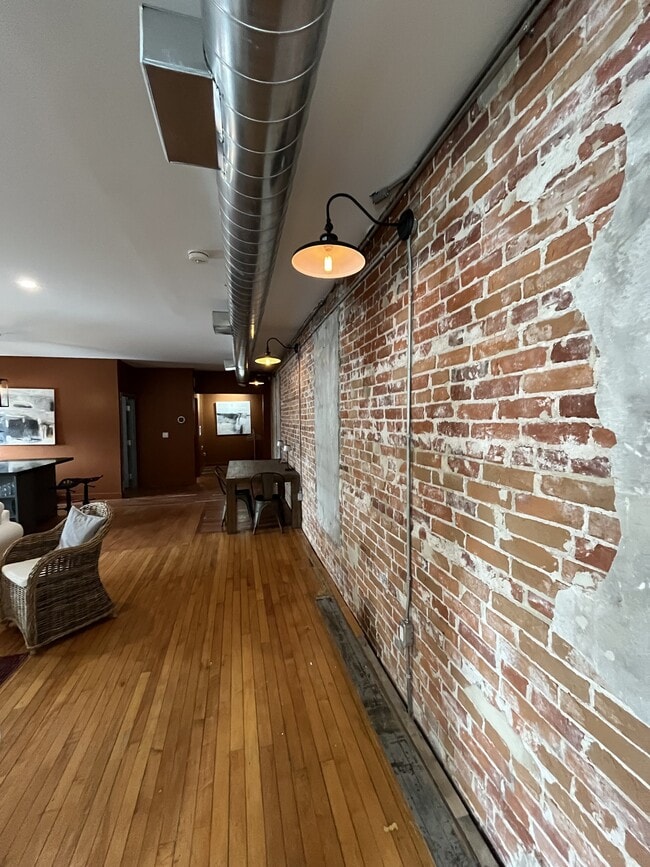 Building Photo - 26 Ontario St Unit 1