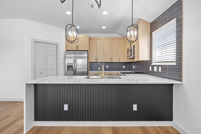 Photo - 2303 Thomas St